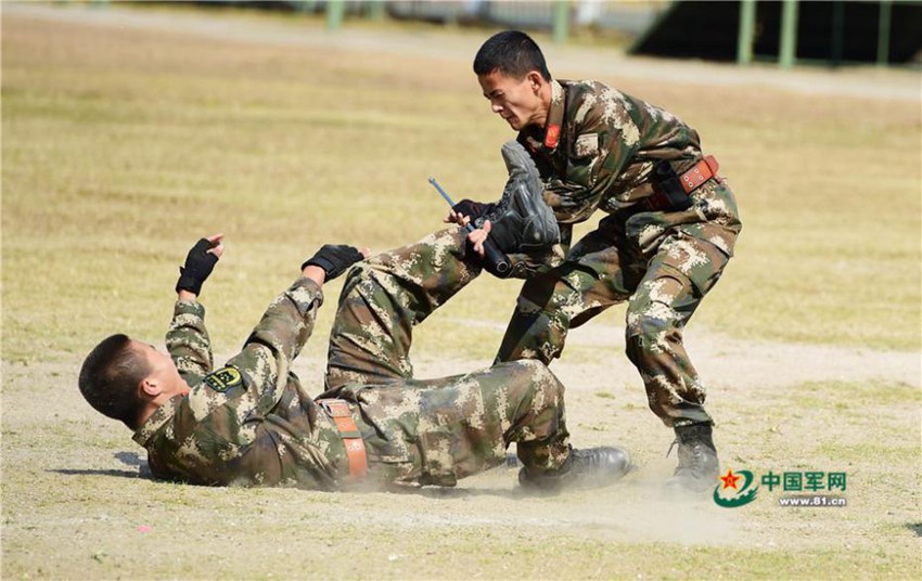 중국 무장경찰의 ‘특별 격투기’, 적 제압은 포인트!