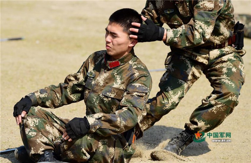 중국 무장경찰의 ‘특별 격투기’, 적 제압은 포인트!