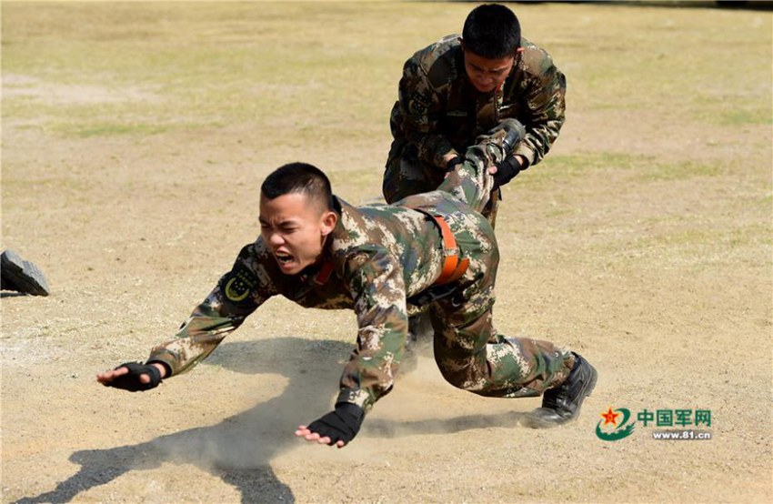 중국 무장경찰의 ‘특별 격투기’, 적 제압은 포인트!