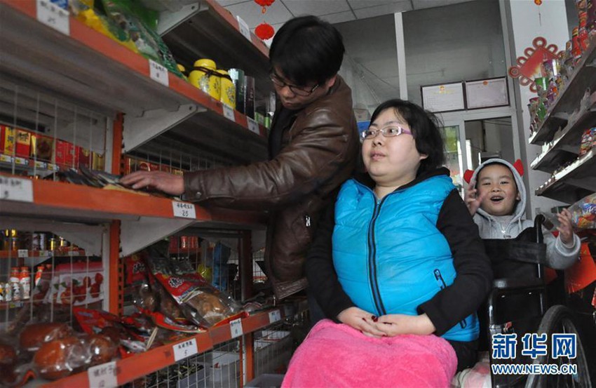 중국 란저우 희귀병 ‘SMA’ 앓고 있는 남매, 잃지 않는 웃음
