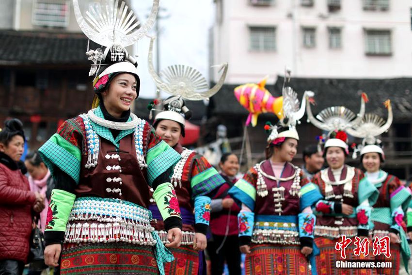 구이저우 단자이, 수만 명의 묘족 여성들이 모이는 새해 카니발 ‘왕후이제’