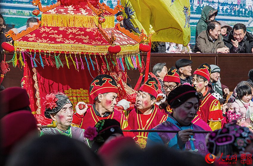 중국 산시 전통혼례 공연 ‘잉친(迎親)’, 이색적인 신부맞이