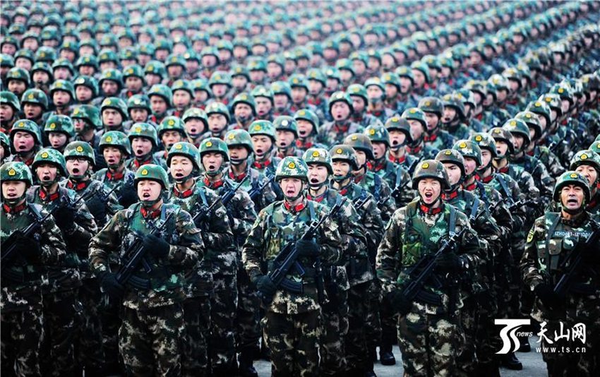중국 신장, 만여 명의 무장경찰 평화유지 대테러 궐기대회에 참가