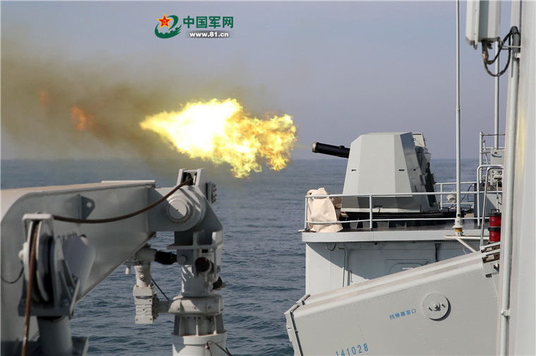 중국 해군 베이하이함대 소속 이창함, 황하이서 함포 발사 훈련 실시