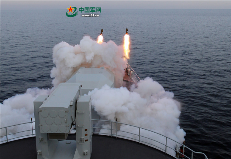 중국 해군 베이하이함대 소속 이창함, 황하이서 함포 발사 훈련 실시