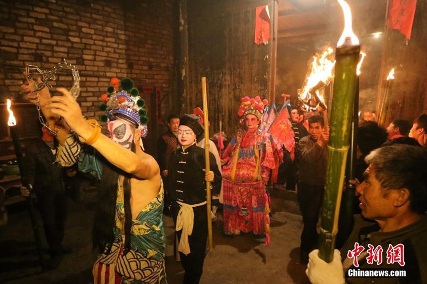 복을 가져오는 후난 린우현의 240년 전통 ‘예구스(夜故事)’