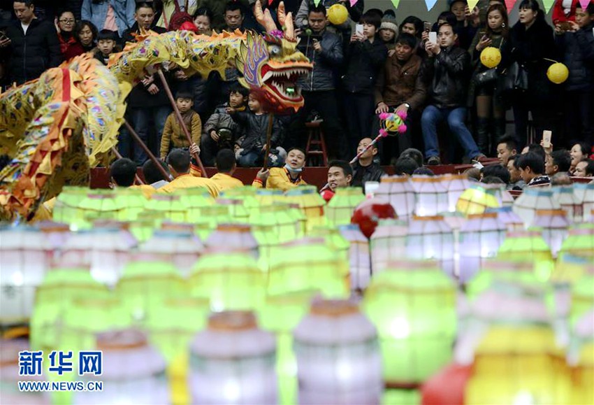 후난 헝양: 화려한 등불 축제 ‘화등절’ 탐방, 새해 복 기원하는 행사