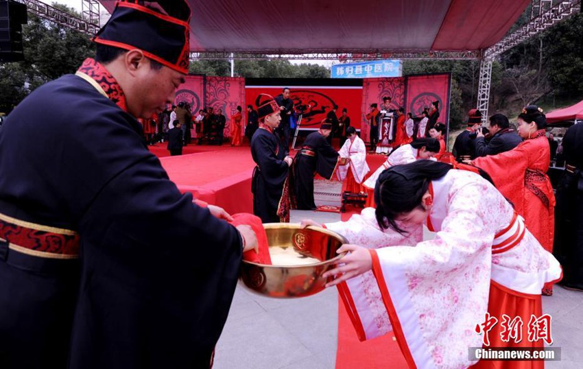 중국 고대 시인 ‘굴원’의 고향, 쯔구이서 펼쳐진 초나라 전통 합동결혼식