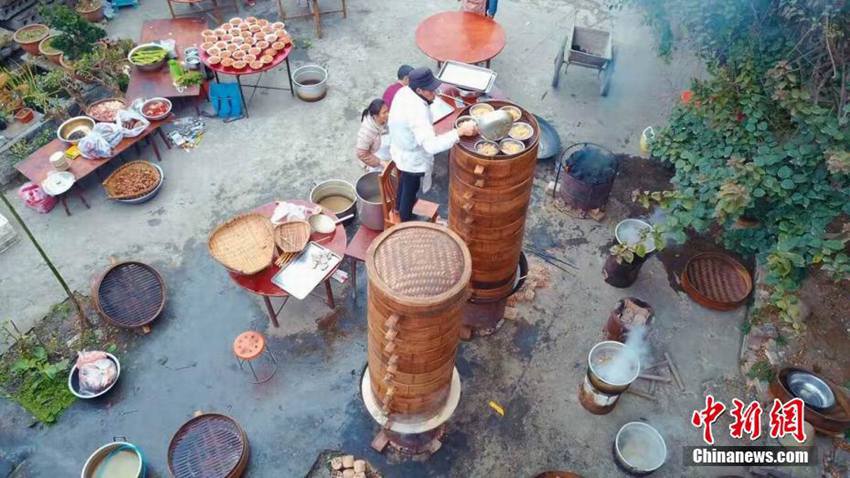 늘고 있는 ‘바바옌’으로 바빠진 쓰촨 메이산 시골 요리사들