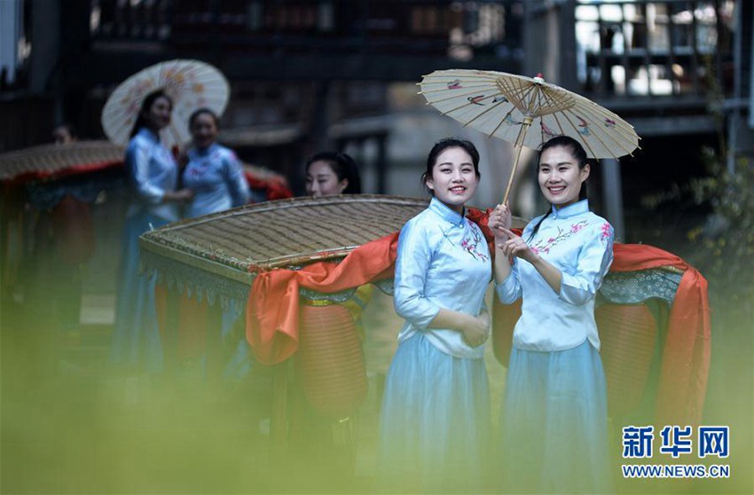 중국 산둥 수향 패션쇼, ‘세계 여성의 날’ 기념하는 여직원들