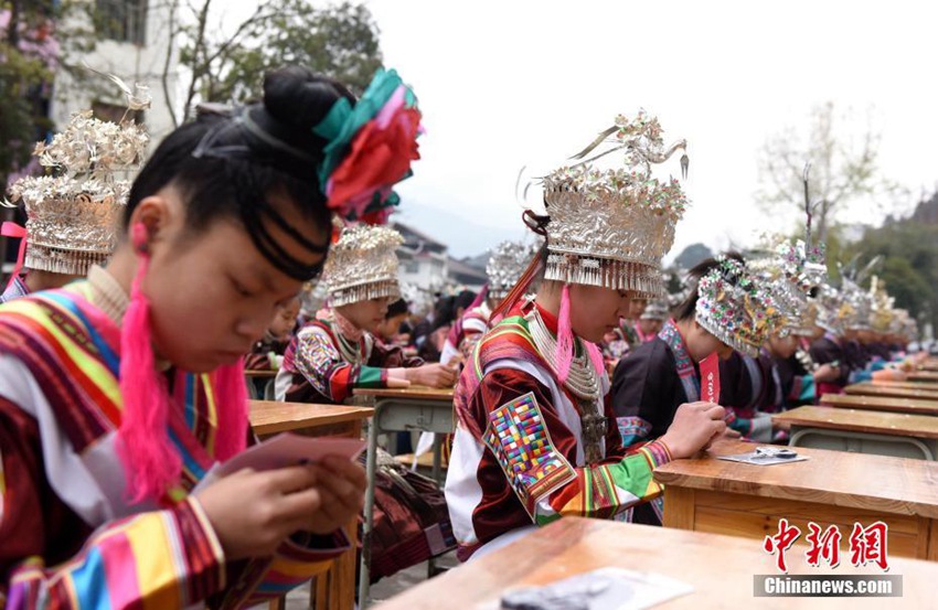 광시, 소수민족 학생들 ‘손끝 예술’ 겨루며 민족의 기예 전승