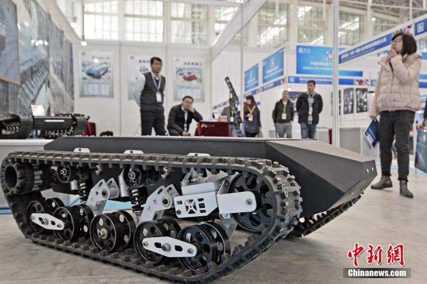 중국 최대의 로봇 전시회 톈진서 개최, 20개국 제조업체 참가