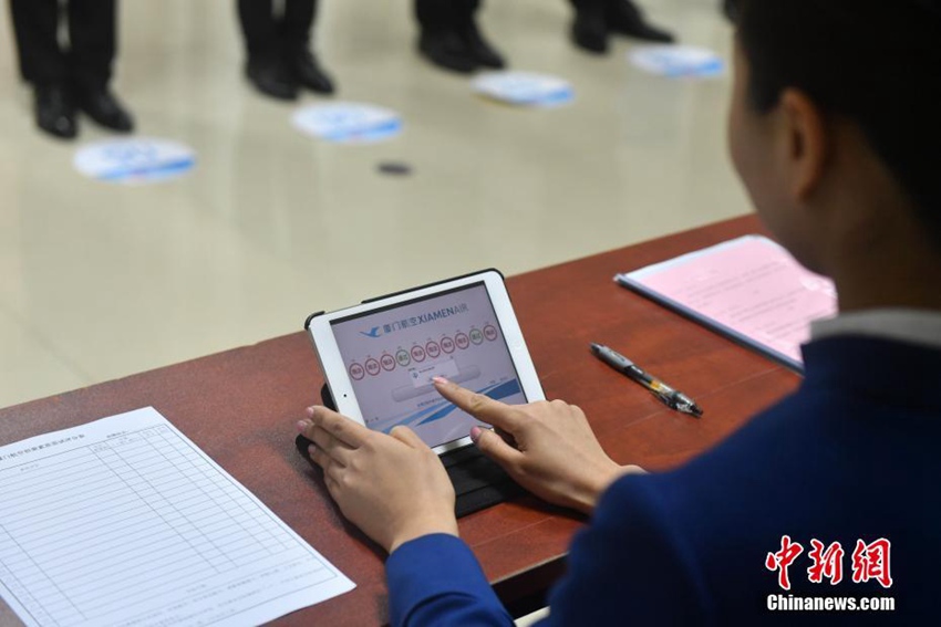 중국 샤먼항공 채용박람회, 미남 미녀 ‘예비 승무원’들의 면접 현장