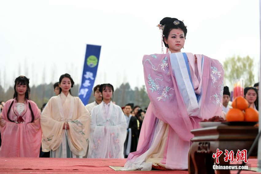 중국 각지에서 펼쳐진 ‘화자오제’ 행사, 아름다운 한족(漢族)의 꽃 제사