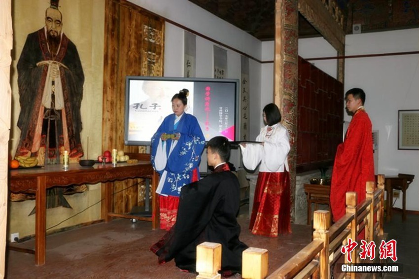 간쑤 장예서 펼쳐진 공자 제사의식, 중국 국학 애호가들이 펼치는 전통 제사