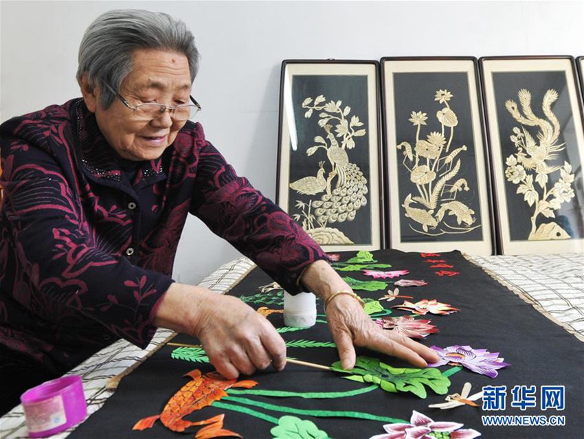 중국 허베이 80세 할머니의 예술, 헝겊 닭털을 예술로 승화