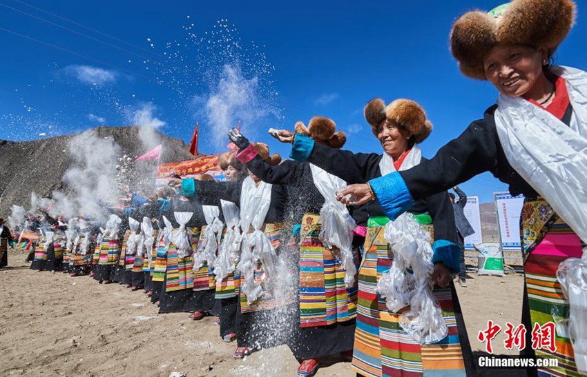 중국 시짱서 펼쳐지는 전통 봄갈이 의식, 1년에 한 번뿐인 대형 행사