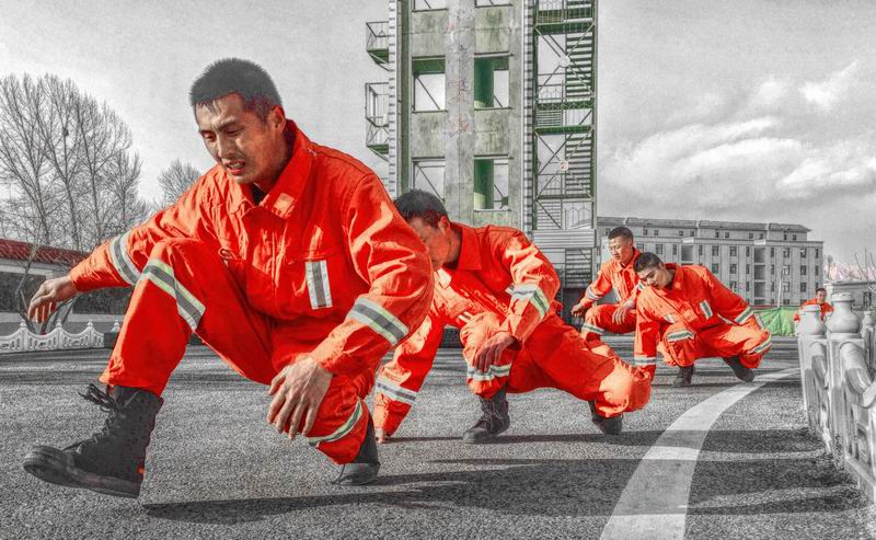 중국 칭하이 고원의 소방대원들 ‘악마주’ 훈련, 강한 의지력 불태워