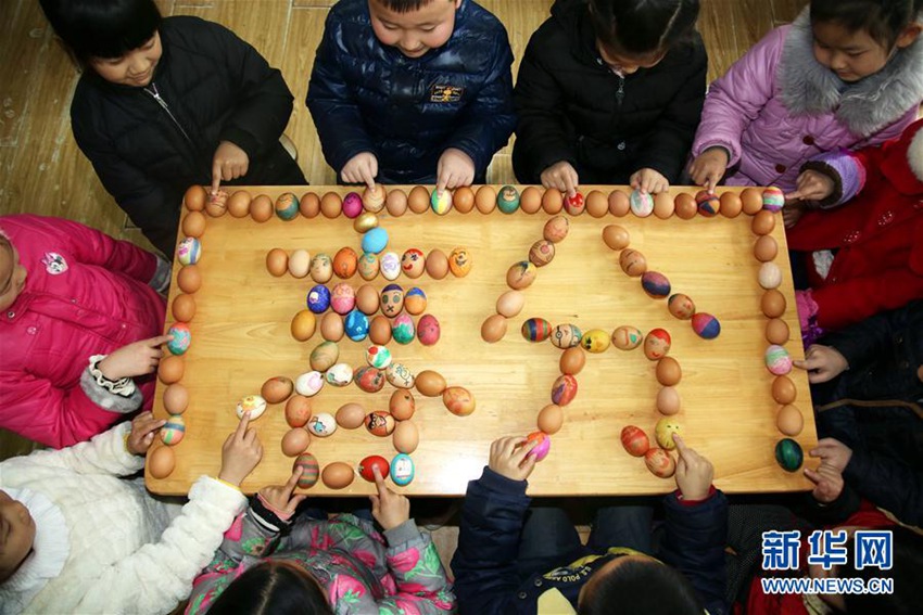 4번째 절기 춘분: 중국 각지 어린이들의 ‘계란 세운기’ 놀이
