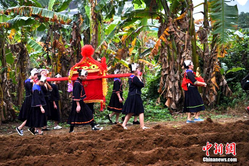 중국-베트남 베이눙 국제 눙퉁제 개막, 매력적인 장족(壯族) 민속