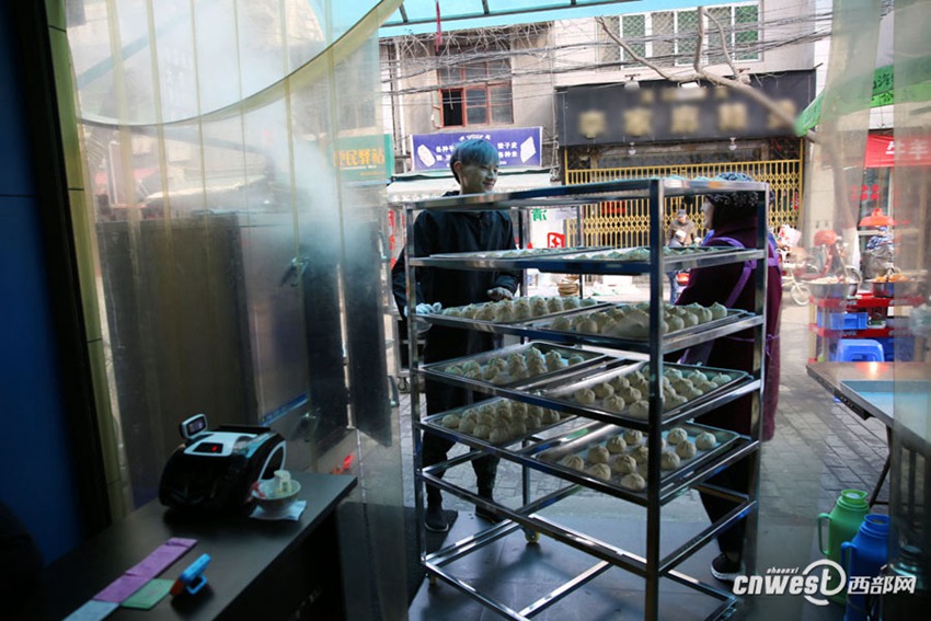 시안 20대 훈남이 운영하는 만두가게, 하루 2천 개 판매는 기본