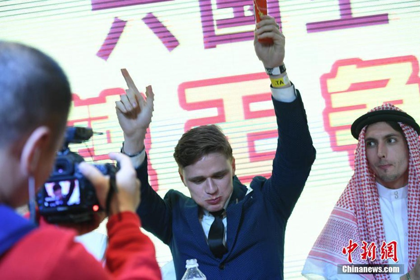 청두 6개국 청년들의 마라 먹기 대회, 英 참가자 ‘마라왕’ 등극