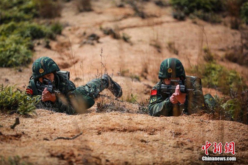 중국 저장 닝보 무장경찰 특전대원들의 산간 실전 훈련: 주둔, 수색, 경계…