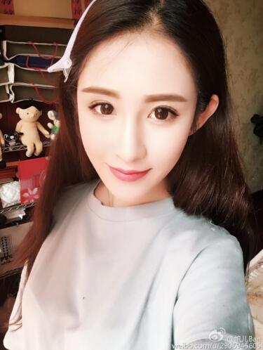베이징 예술학교 출신 라이징 ‘여신’, 중국 최고의 여스타와 닮아 화제