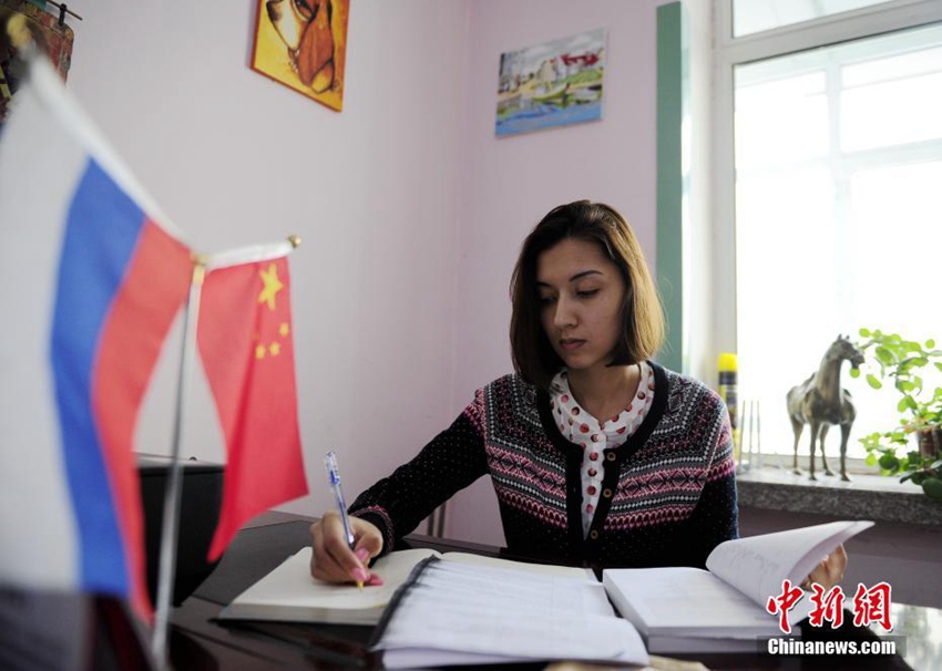 中 재활센터에서 선행 베푸는 러시아 미녀 자원 봉사자, “사랑에는 국경이 없다”