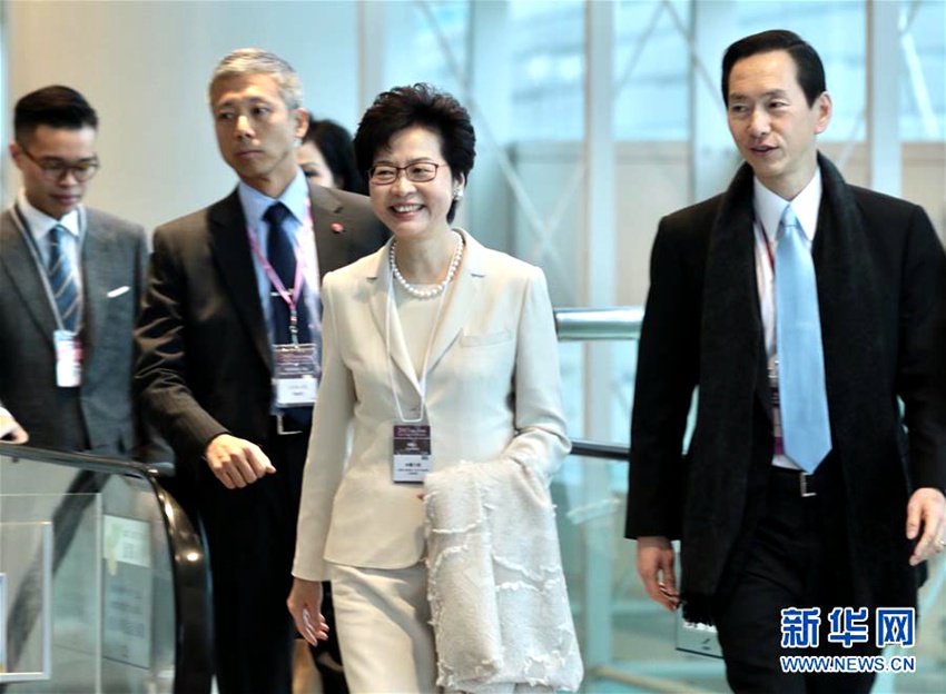 린정웨어(林鄭月娥, 캐리 람)가 투표 전 홍콩 컨벤션전시센터에 모습을 드러냈다.
