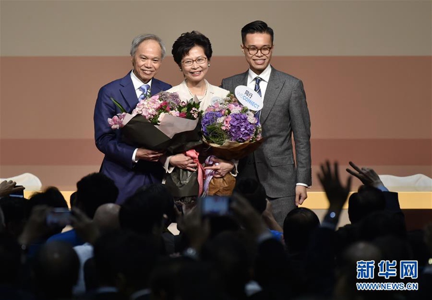 홍콩 최초의 여성 행정장관 탄생, 압도적으로 승리한 ‘캐리 람’