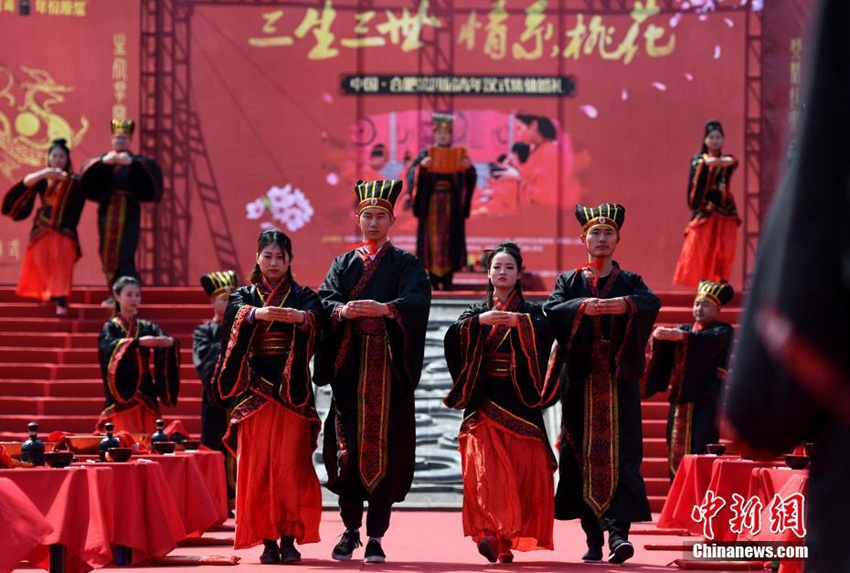 중국 안후이 신혼부부 36쌍이 펼치는 전통 합동결혼식, 고전미 철철