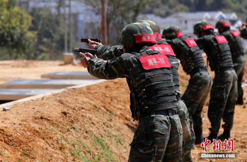 ‘악마주’ 극한 훈련! 푸젠 무장경찰 특전사들의 ‘개인화기’
