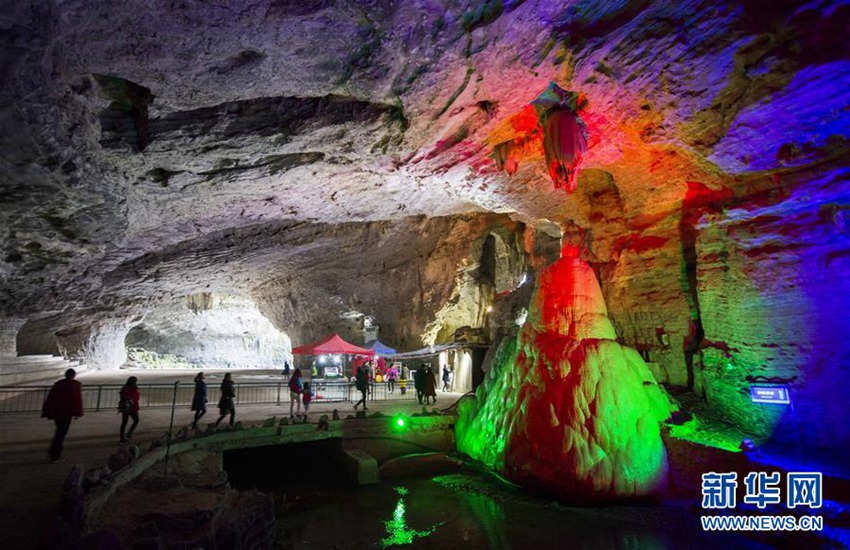 중국 장시 ‘룽궁둥 동굴’의 화려한 빛깔, 신비함으로 가득 차
