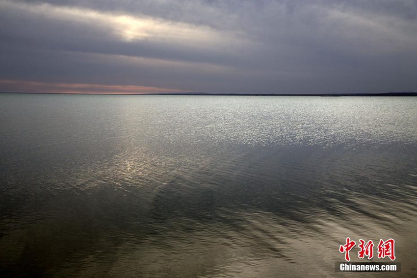 중국의 사막 도시 간쑤 둔황, 60년 만에 호수에 물결 일어