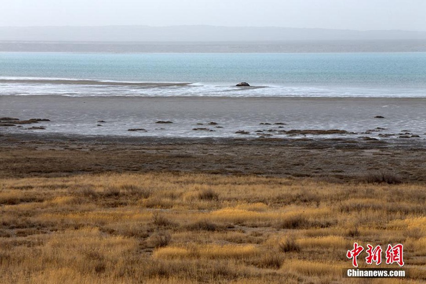 중국의 사막 도시 간쑤 둔황, 60년 만에 호수에 물결 일어