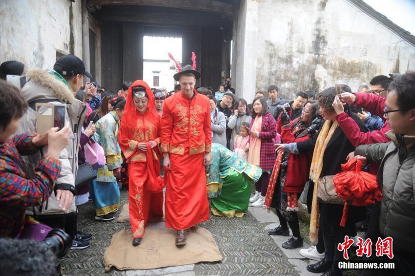 인연 맺은 서양 신랑❤중국 신부, 중국 후이저우 전통 결혼식