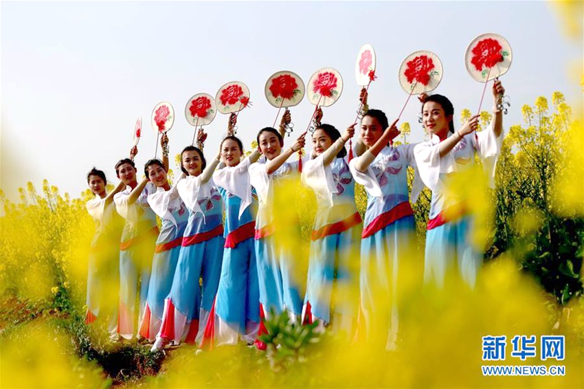 중국 장쑤 훙쩌호에서 펼쳐지는 전통춤 ‘어고무’, 어민들의 감정