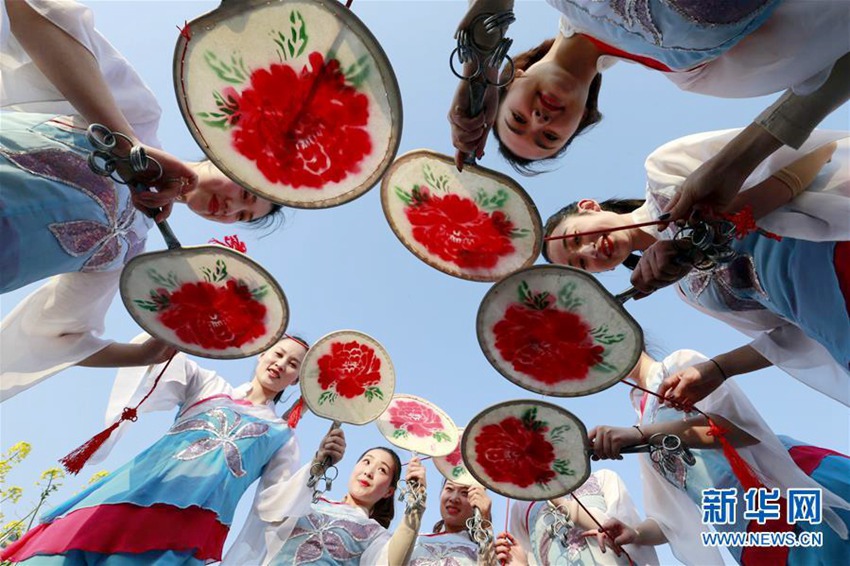 중국 장쑤 훙쩌호에서 펼쳐지는 전통춤 ‘어고무’, 어민들의 감정