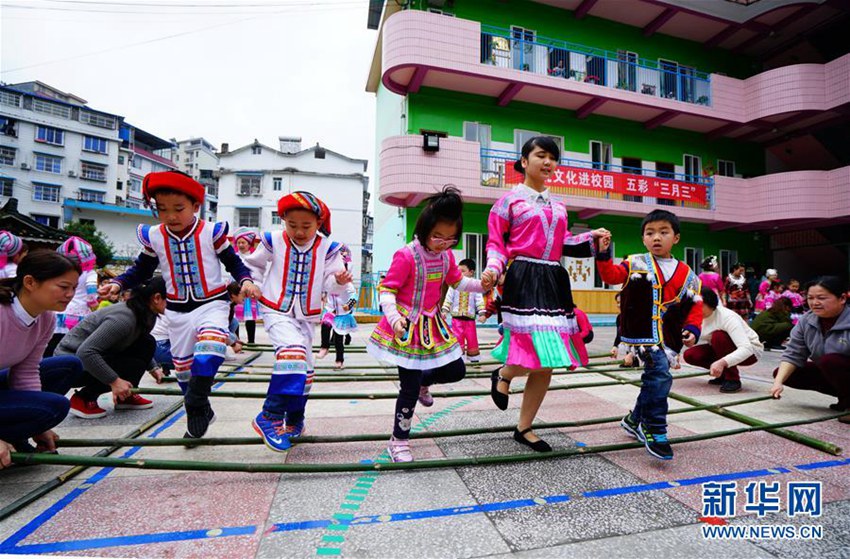 중국 광시 룽성: 오색찬란한 ‘삼월삼’ 명절 분위기