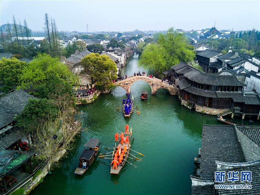 중국 장난 물의 고장 ‘우전’서 펼쳐진 ‘타바이촨’, 명절 물로 즐긴다