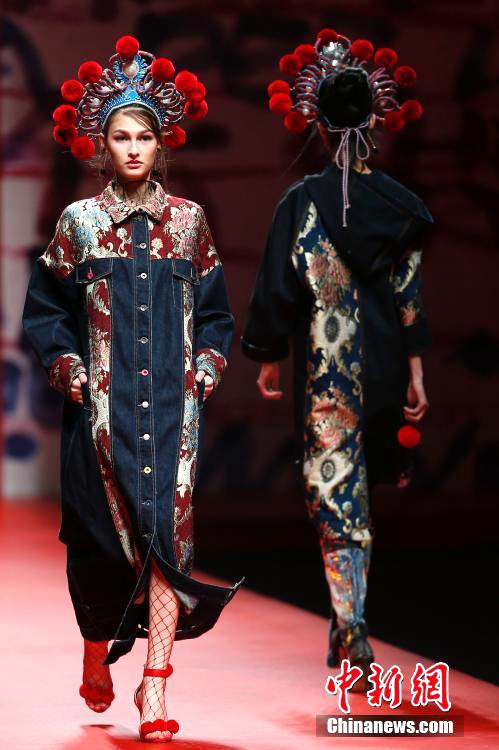 ‘세화 염색+데님 워싱’의 첫 만남, 중국 국제 패션위크의 패션쇼 현장!