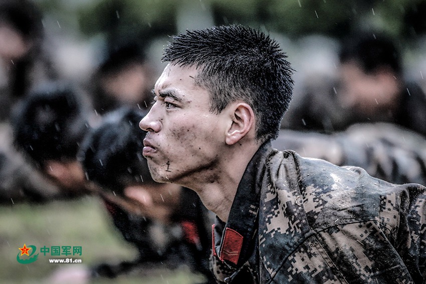 극한 훈련 받는 중국 특전대원들, 과연 어떤 고통 겪고 있을까?