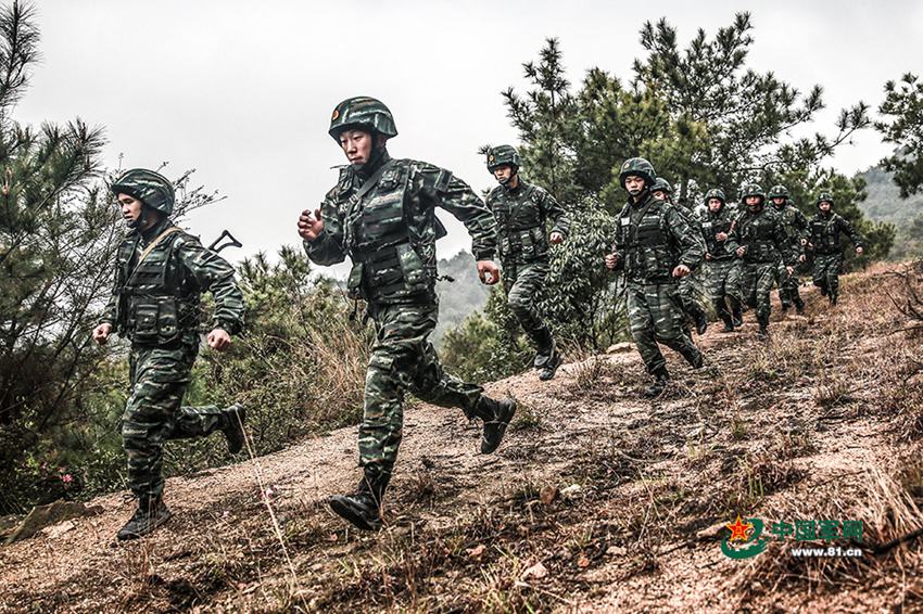 극한 훈련 받는 중국 특전대원들, 과연 어떤 고통 겪고 있을까?