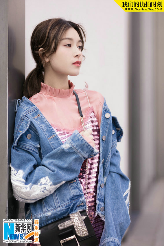 봄 거리 걷는 패션 제조기 원융산, 그녀가 입으면 ‘유행’