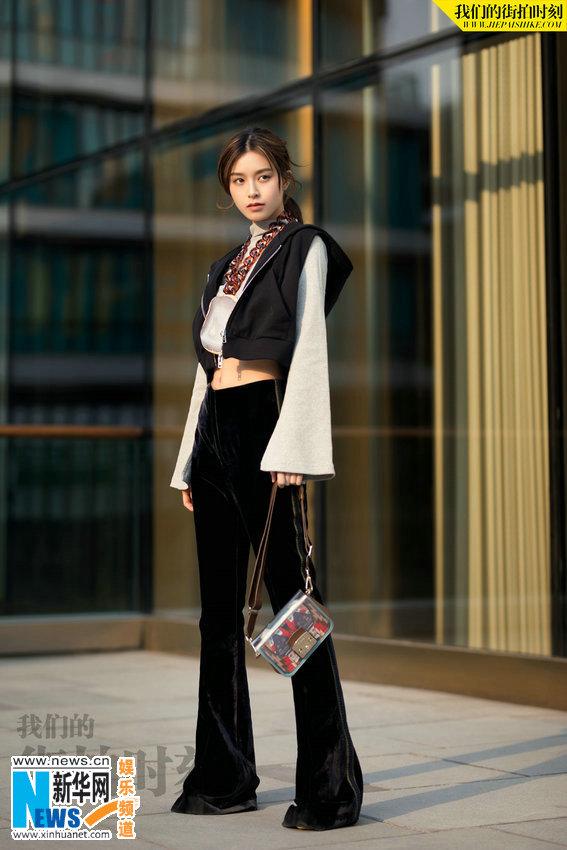 봄 거리 걷는 패션 제조기 원융산, 그녀가 입으면 ‘유행’