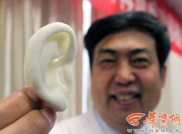 중국 의학의 기적! 환자 팔에 자라난 ‘귀’를 머리에 이식