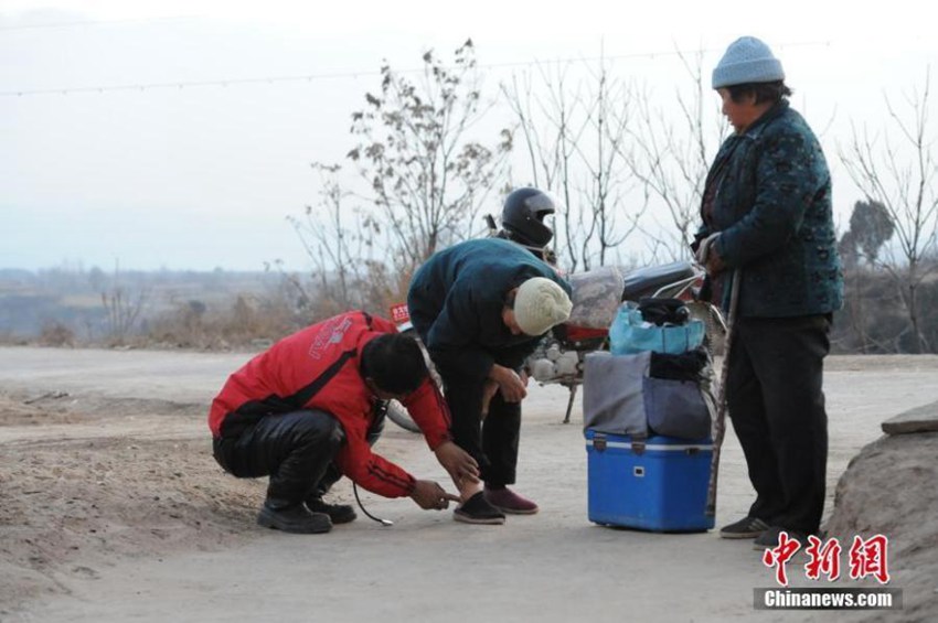 중국 시골의사, 16년간 40만km 오가며 무료 진료 펼쳐