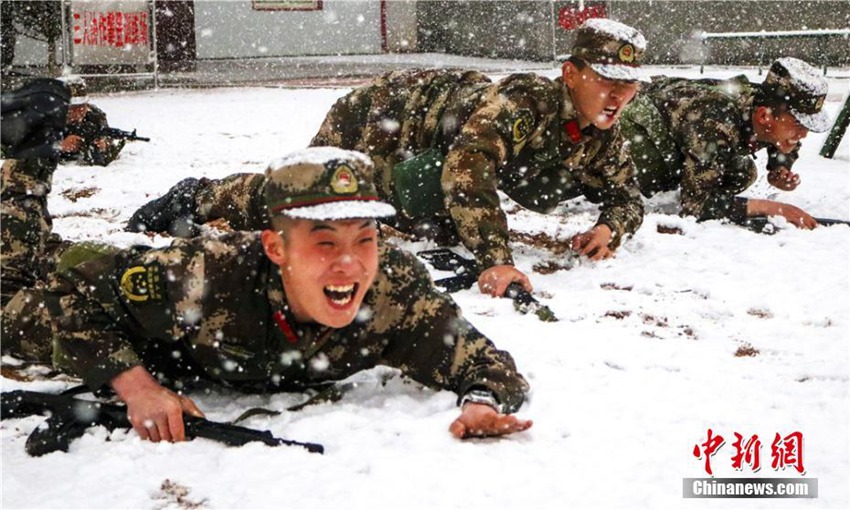 4월에 내리는 봄눈, 간쑤 무장경찰의 눈밭 훈련 현장 공개