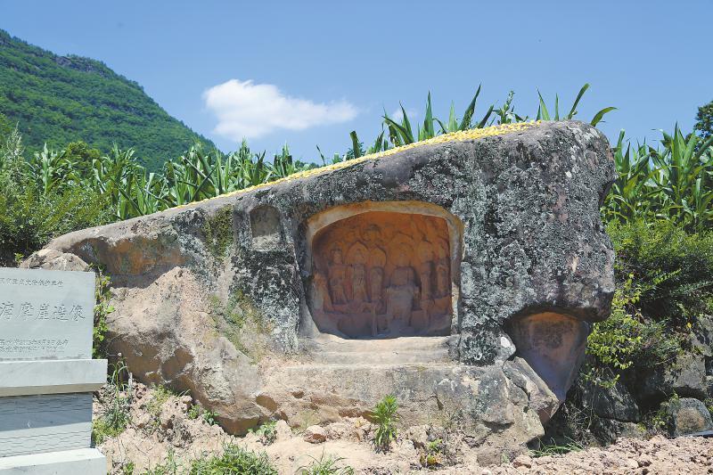 쓰촨서 발견된 엄청난 석굴, 쏟아져 나온 문화재는 신비로운 코드인 듯